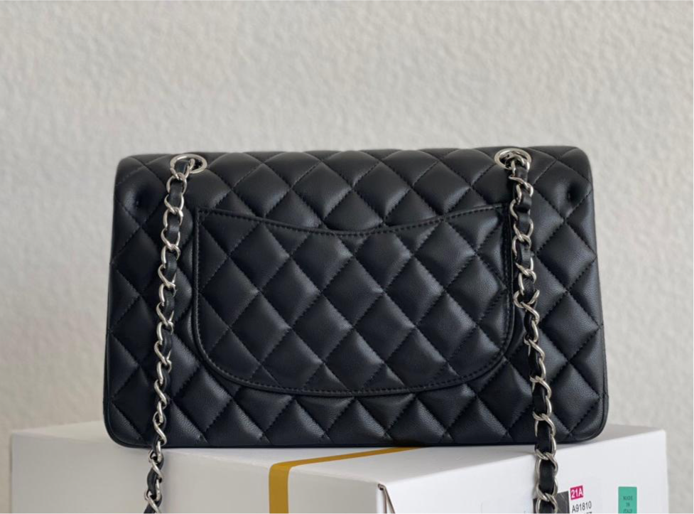 Chanel timeless classic Flap bag lambskin