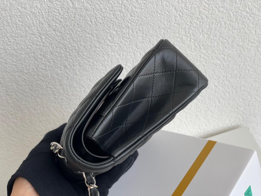 Chanel timeless classic Flap bag lambskin