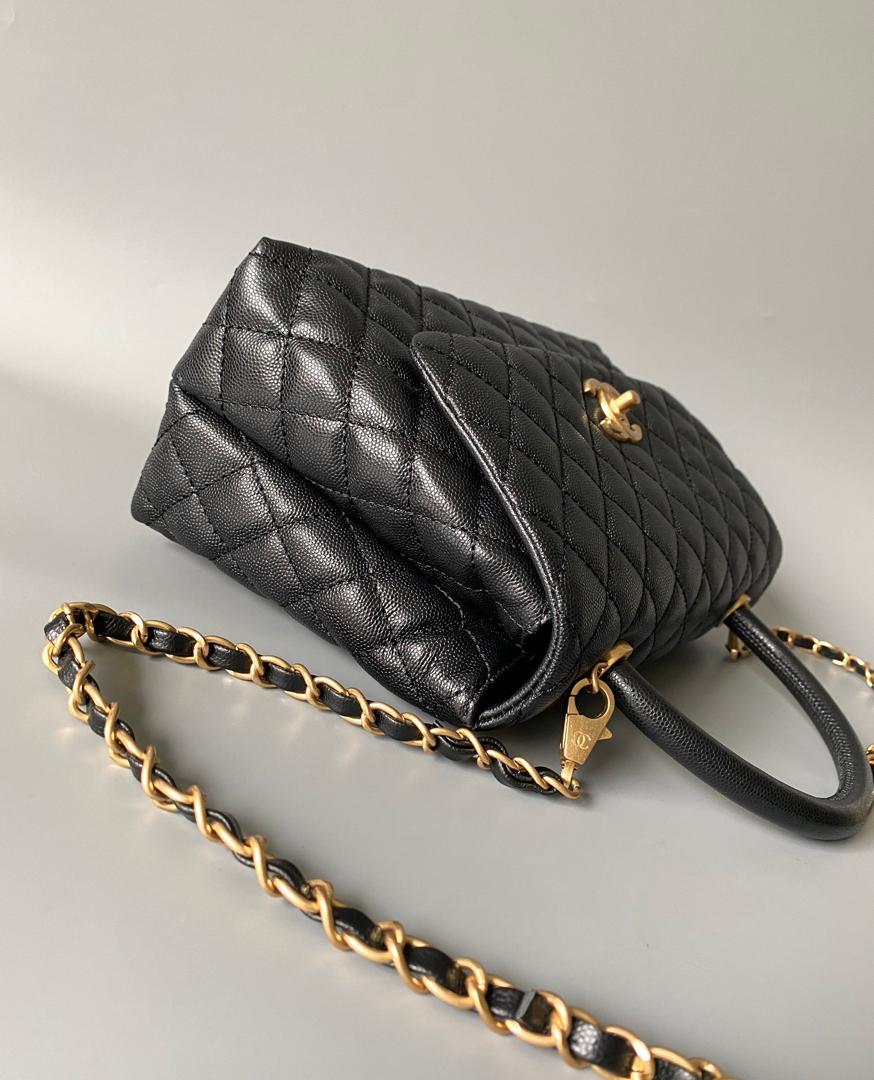 Chanel medium flap Bag black With Coco Handle
