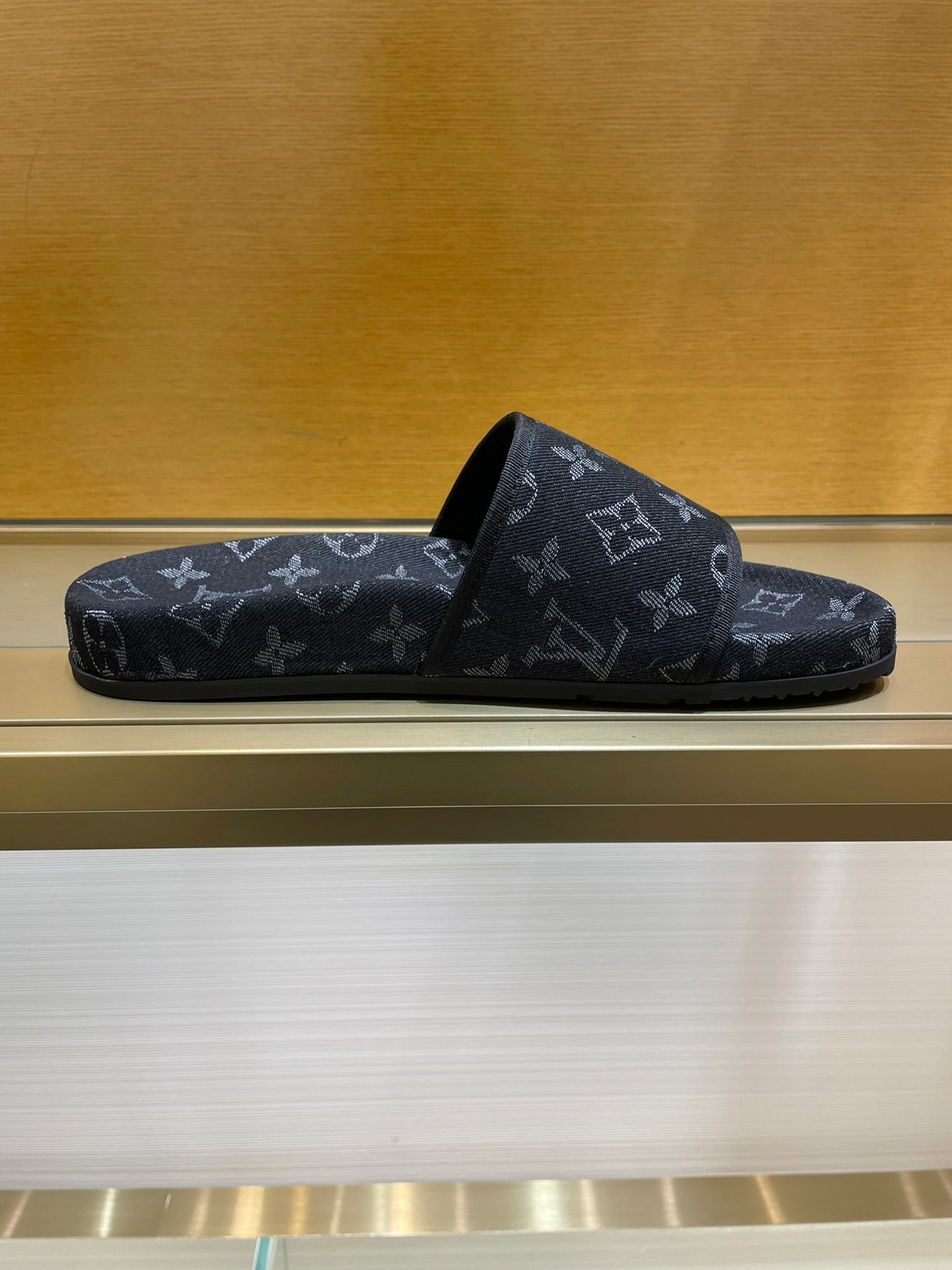 Louis Vuitton Men Slides