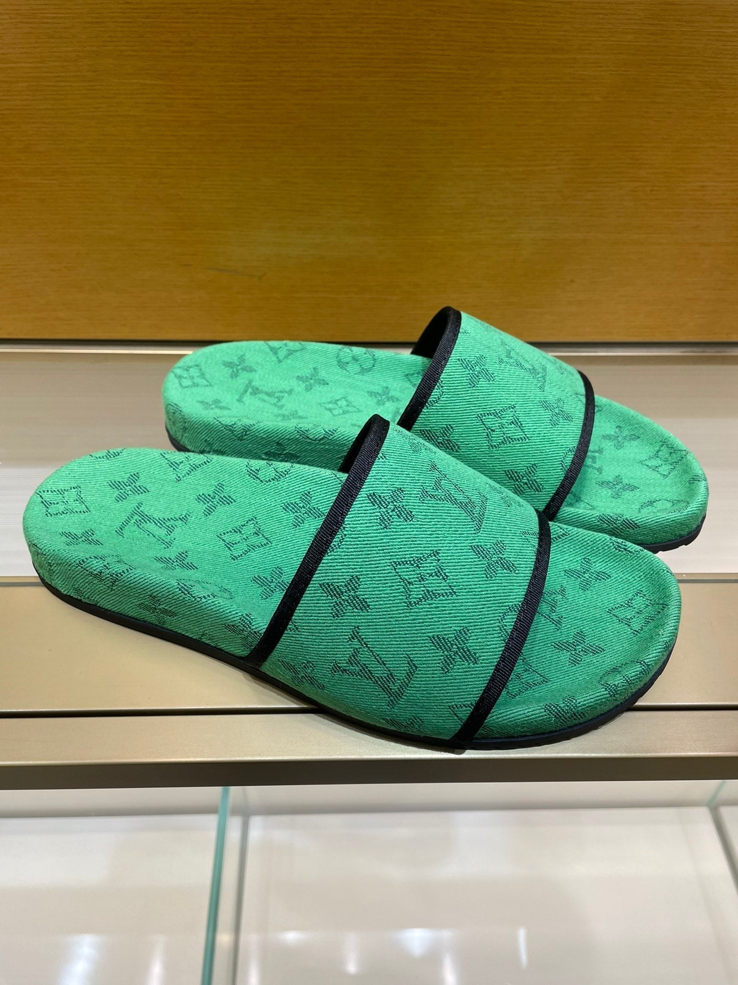 Louis Vuitton Men Slides
